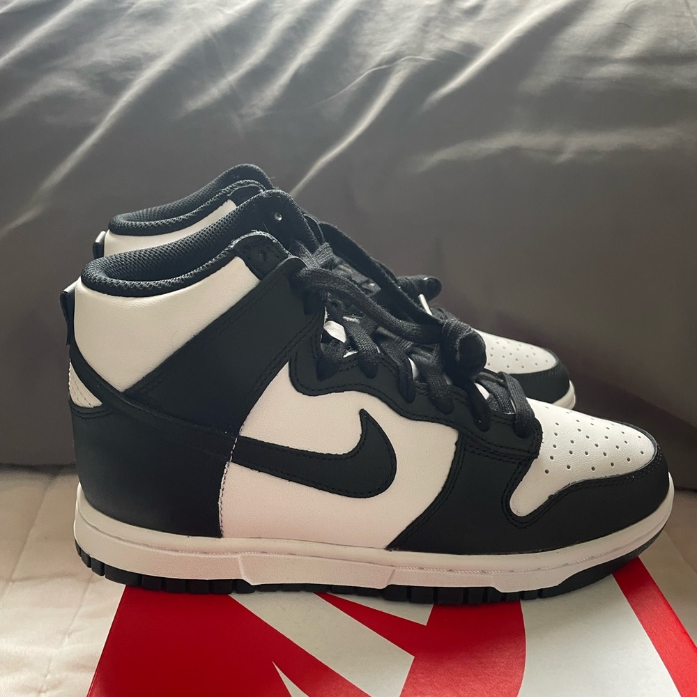 Nike Women’s High-Top Dunks